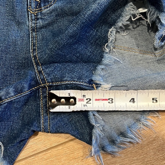 NWT Women’s Denim Jean Shorts Fray Bottoms Stretch Size Large - Picture 7 of 10